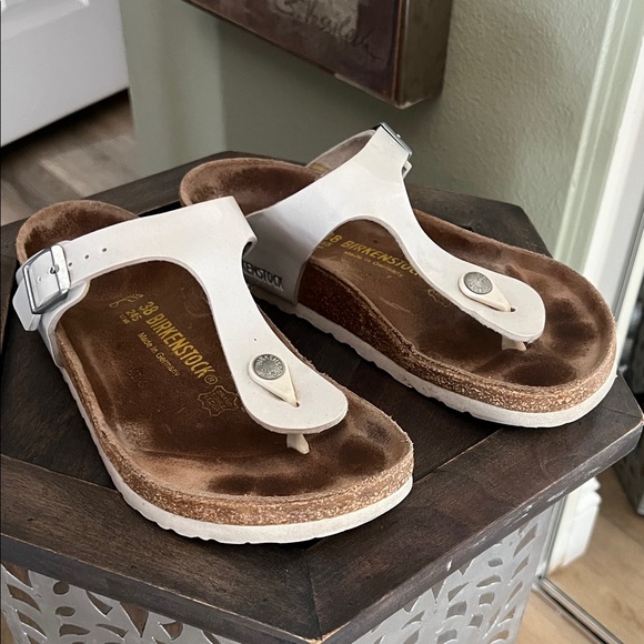 🛑 1 hour sale. Birkenstock White and Tan Thong Sandals - Picture 3 of 9